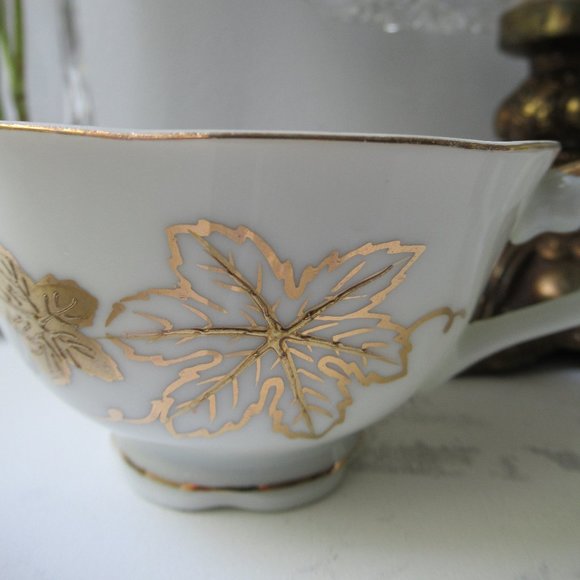 Fine Porcelain 2 Mugs "Golden Grape Leaf", Japan - Picture 7 of 11